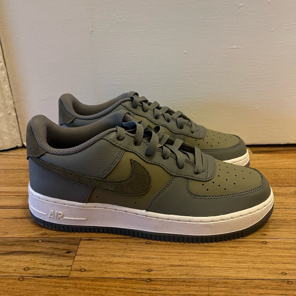 Nike Youth Air Force 1 Low Casual Shoe - Olive Green - Size 6.5Y OR 8.5W - Picture 5 of 7